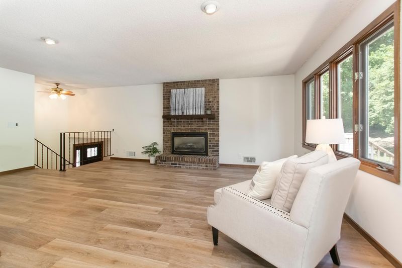 7708 W 100th St, Bloomington, MN 55438