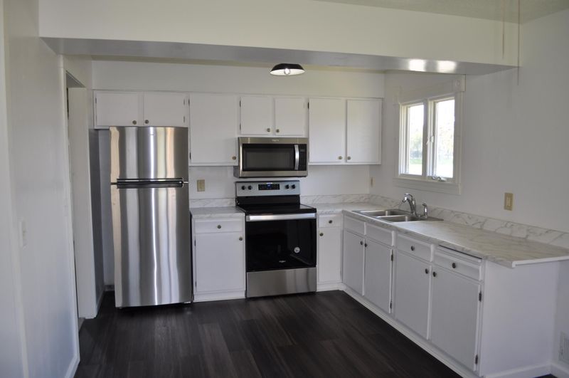 8102 137th St W, Apple Valley, MN 55124
