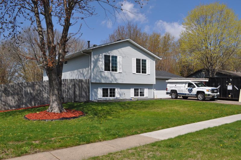 8102 137th St W, Apple Valley, MN 55124