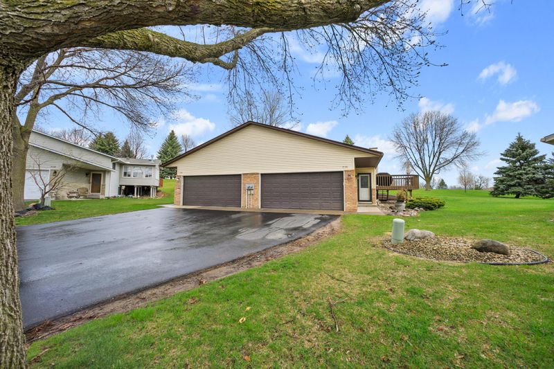 7176 Robinwood Ct, Woodbury, MN 55125
