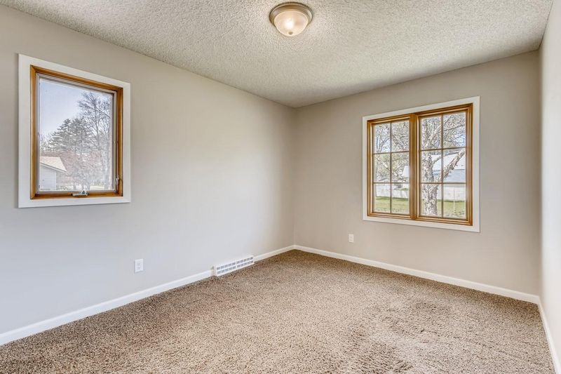 1528 Cope Ave E, Maplewood, MN 55109