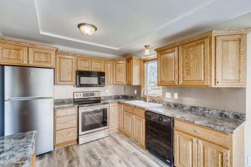 1528 Cope Ave E, Maplewood, MN 55109