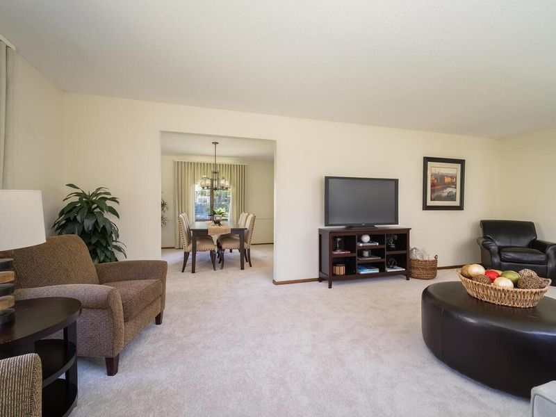 9609 Edgewood Rd, Bloomington, MN 55438