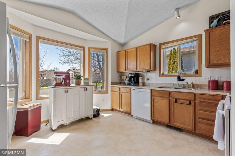 719 7th St N, Montrose, MN 55363