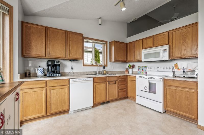 719 7th St N, Montrose, MN 55363