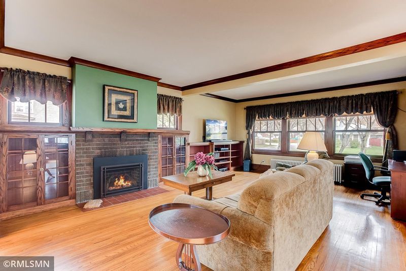 1124 Hawthorne Ave E, Saint Paul, MN 55106