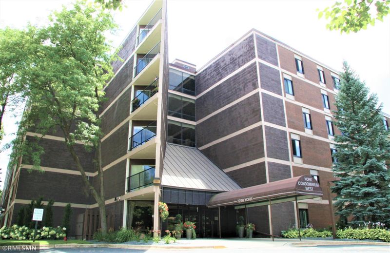 7220 York Ave S #608, Edina, MN 55435