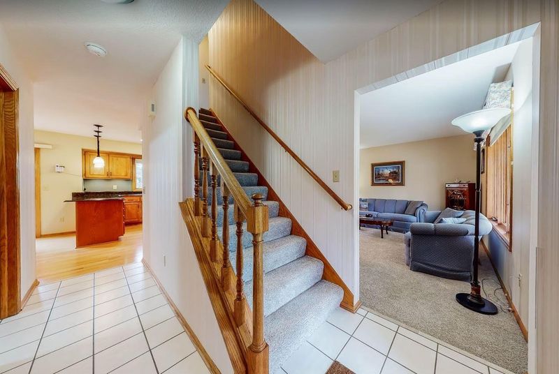 1380 Interlachen Dr, Eagan, MN 55123
