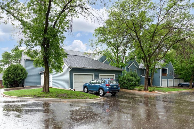 1381 Berry Ridge Rd #601, Eagan, MN 55123