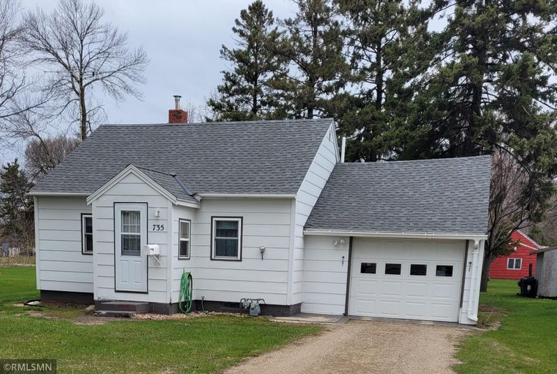 735 E Ripley St, Litchfield, MN 55355