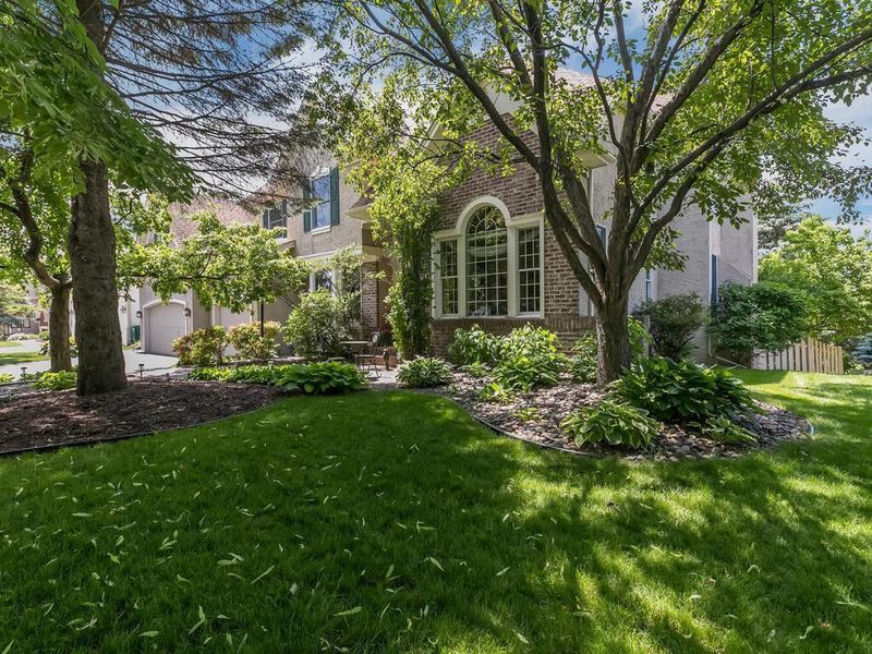 3817 Bridgewater Dr, Eagan, MN 55123