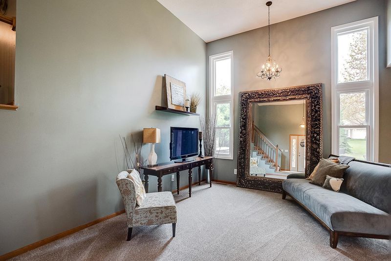 500 Tyne Ln, Eagan, MN 55123