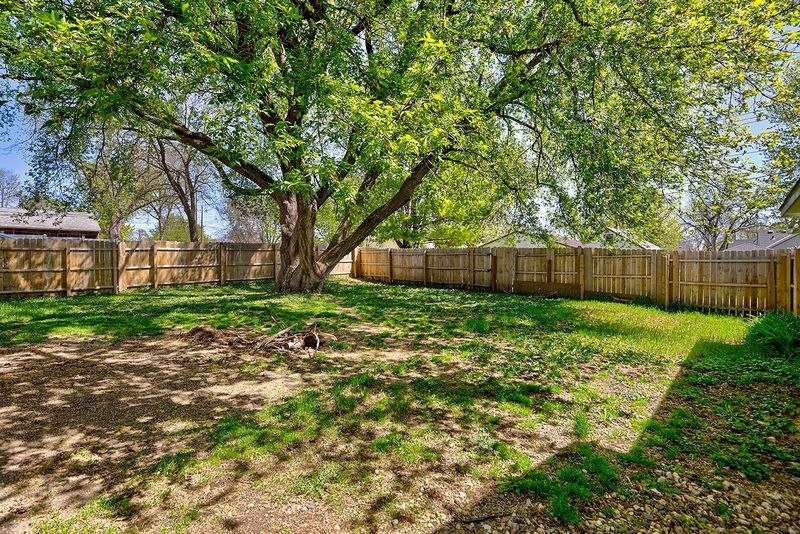 916 N Park St, Fairmont, MN 56031