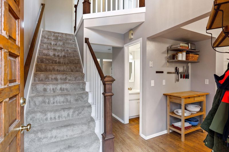9046B Neill Lake Rd, Eden Prairie, MN 55347