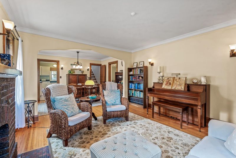 1878 Juliet Ave, Saint Paul, MN 55105