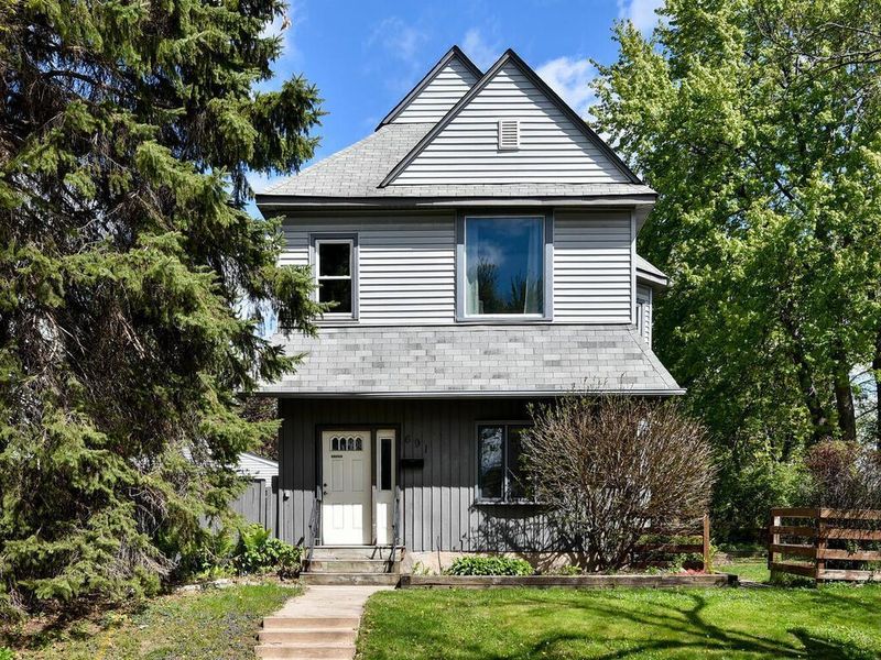691 Hyacinth Ave E, Saint Paul, MN 55106