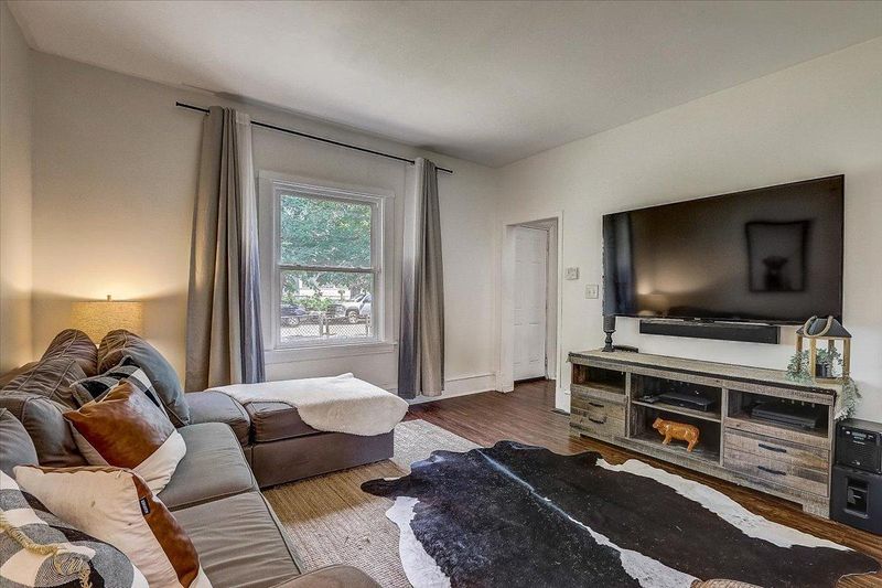 926 Sims Ave, Saint Paul, MN 55106