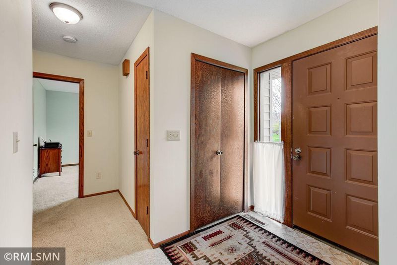 3780 Goodwin Ave N, Oakdale, MN 55128