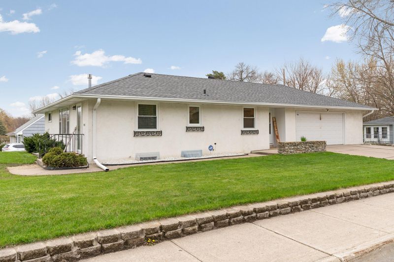 3013 W 87 1/2 St, Bloomington, MN 55431