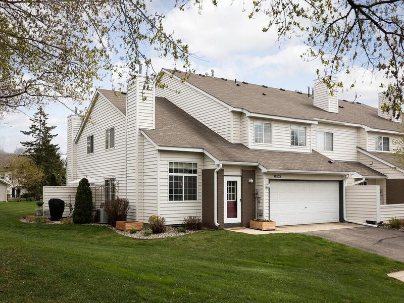 12793 Edgewater Pa, Apple Valley, MN 55124