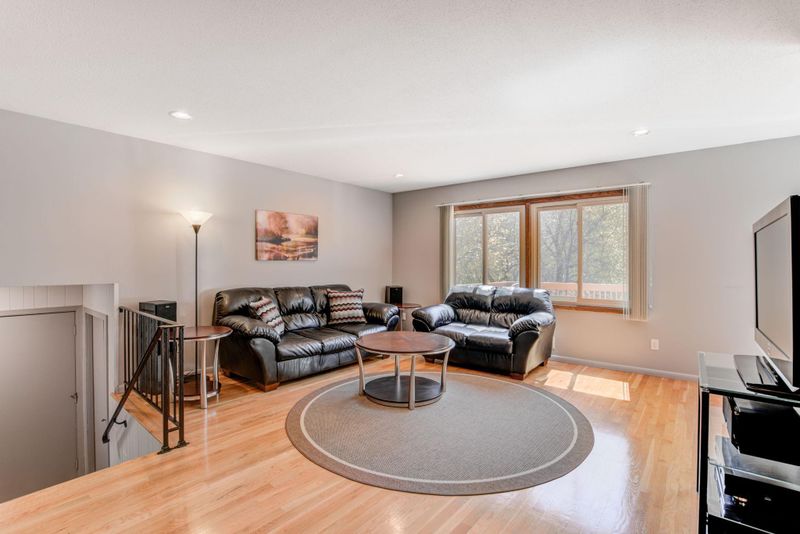 1805 Skyline Dr S, Burnsville, MN 55337