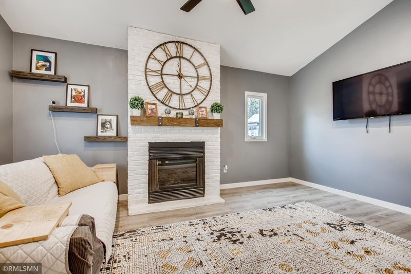 9833 Ilex St NW, Coon Rapids, MN 55433
