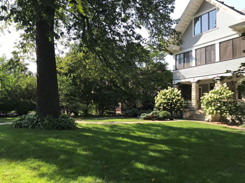 1317 Summit Ave, Saint Paul, MN 55105