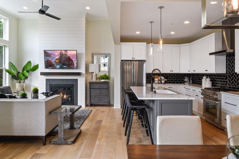 8156 Eden Prairie Rd, Eden Prairie, MN 55347