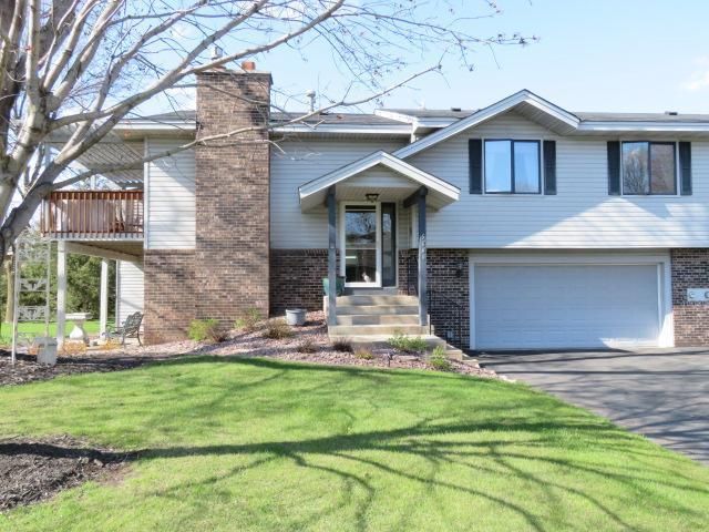 5644 Chatsworth St N, Shoreview, MN 55126