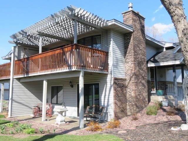 5644 Chatsworth St N, Shoreview, MN 55126