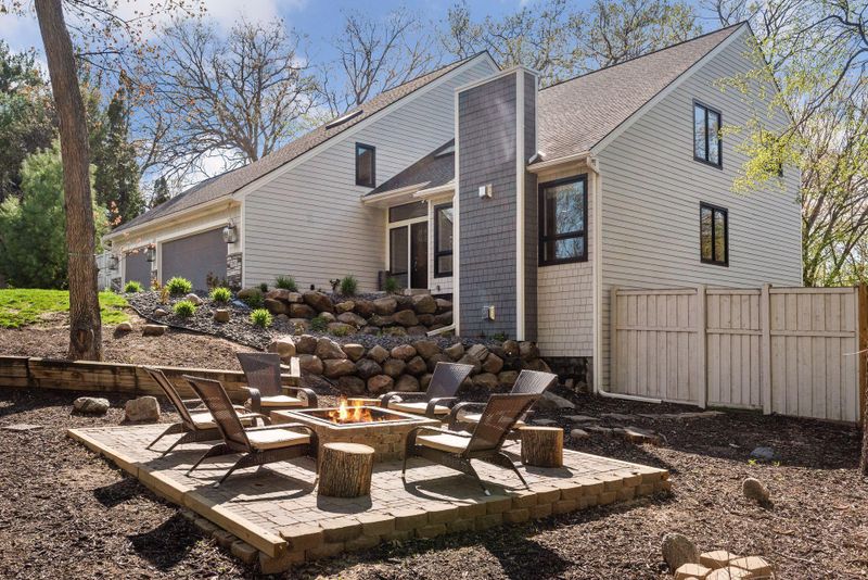 2500 Sylvan Pl, Minnetonka, MN 55305