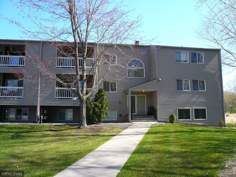 1235 Ferndale St N #18, Maplewood, MN 55119