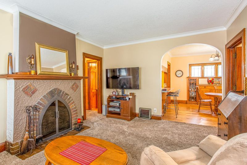 2111 Queen Ave N, Minneapolis, MN 55411