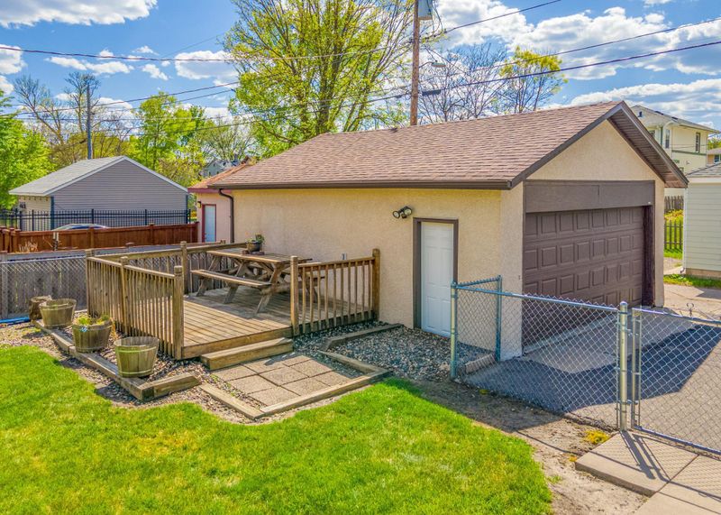 2111 Queen Ave N, Minneapolis, MN 55411