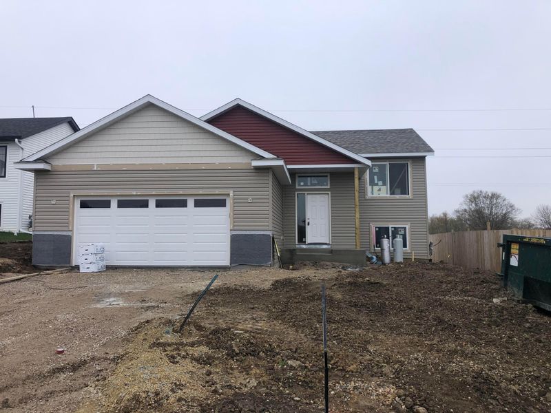 647 Strafford Dr, Zumbrota, MN 55992