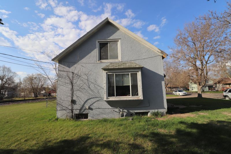 901 6th St NE, Little Falls, MN 56345