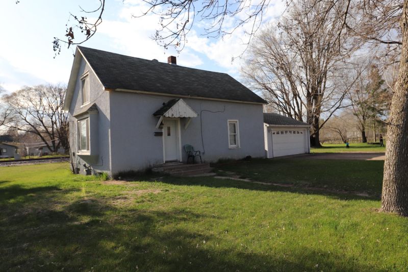 901 6th St NE, Little Falls, MN 56345