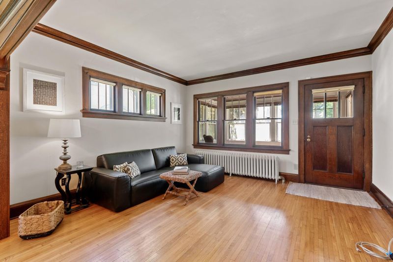 749 Sherwood Ave, Saint Paul, MN 55106