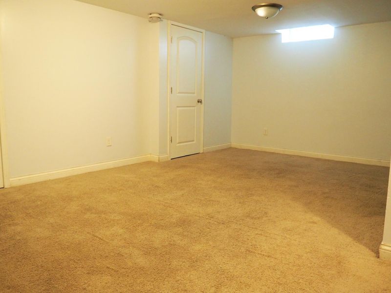 990 Rose Ave E, Saint Paul, MN 55106