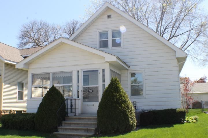 737 W 4th St, Winona, MN 55987
