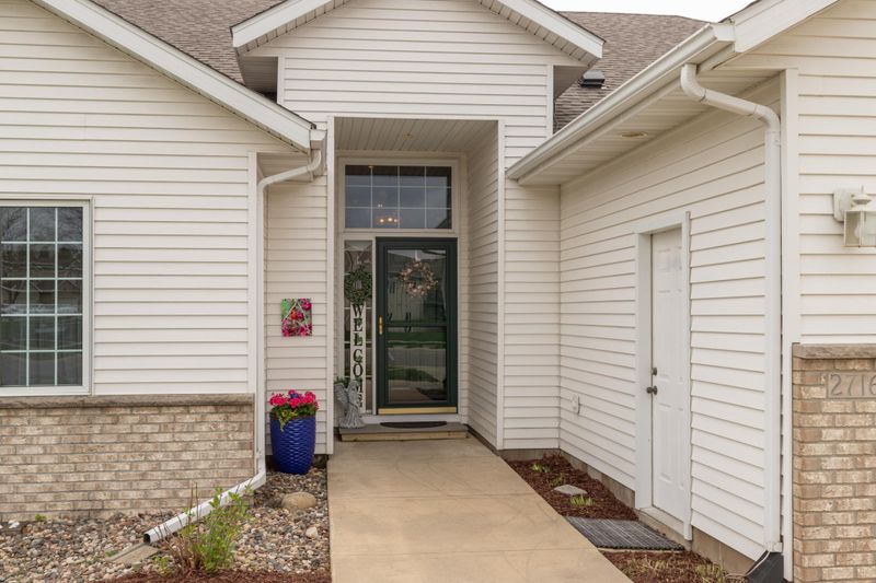 2716 Viola Heights Dr NE, Rochester, MN 55906