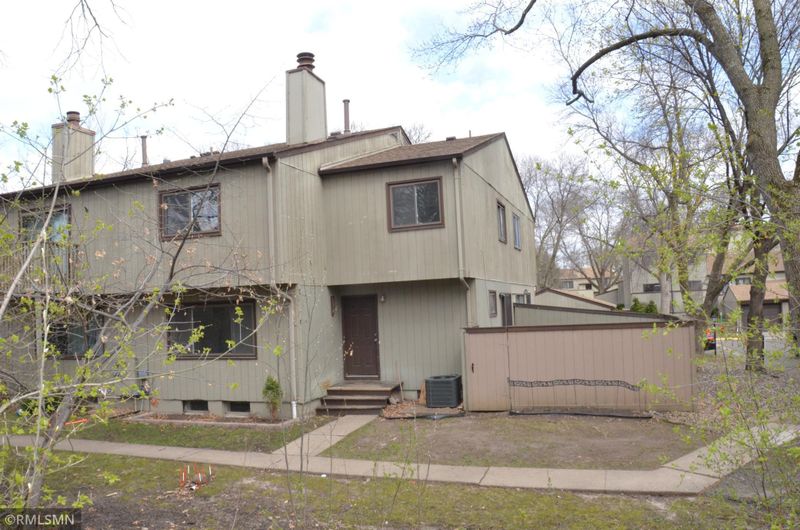 6318 Saint Johns Dr, Eden Prairie, MN 55346