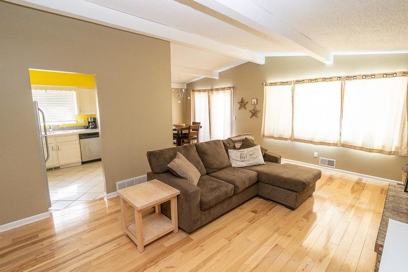 3049 Independence Ave N, New Hope, MN 55427
