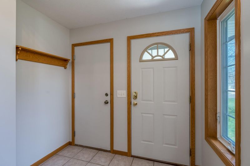 2166 Eagle Ridge Dr, North Mankato, MN 56003