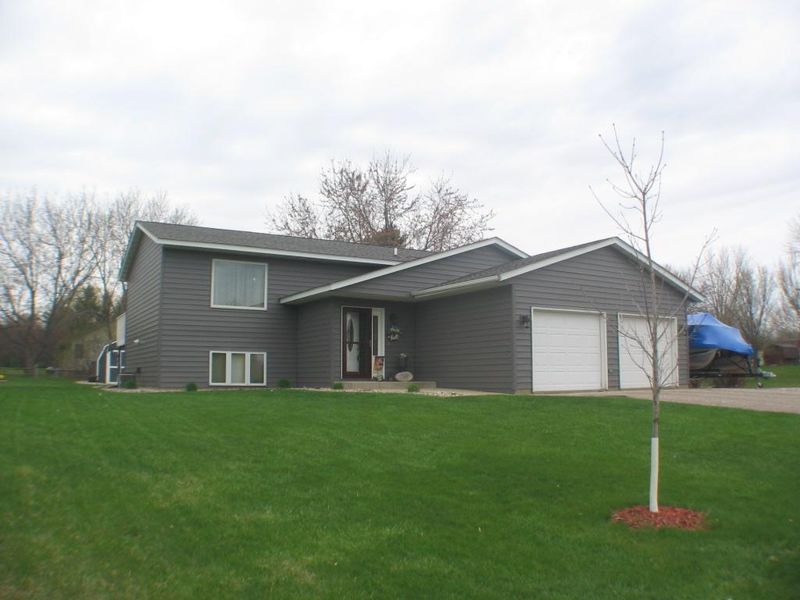 1233 Lakecrest Dr, Alexandria, MN 56308