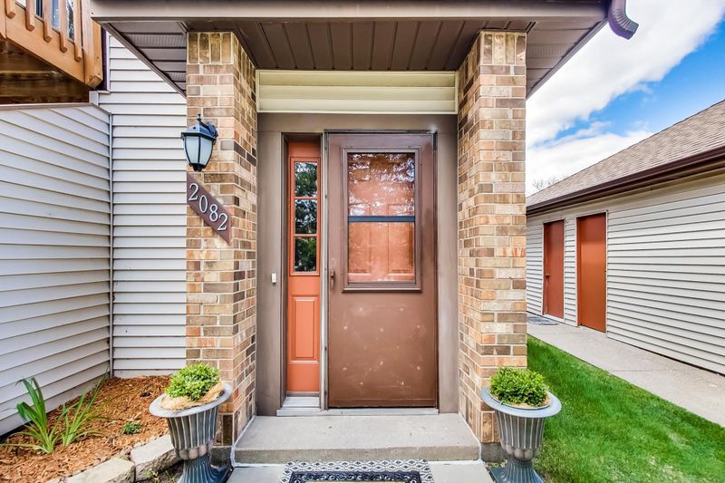 2082 Pathways Dr #6, Saint Paul, MN 55119
