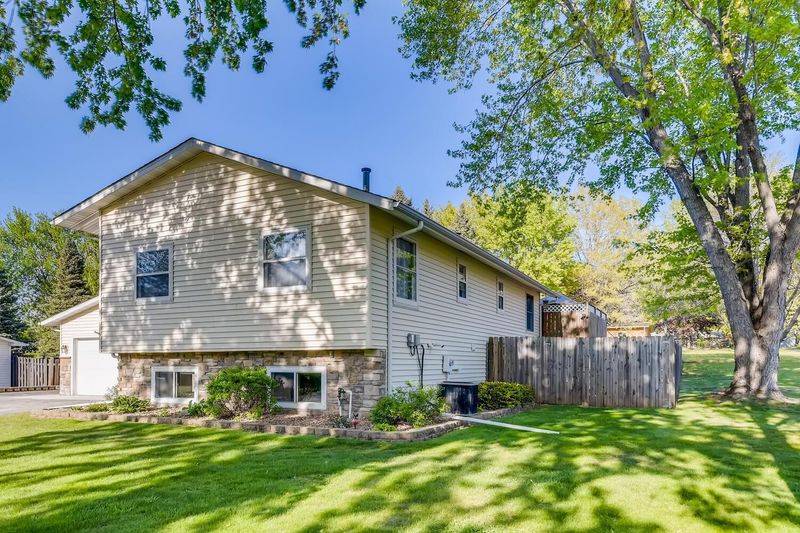 8086 Cleadis Ave E, Inver Grove Heights, MN 55076