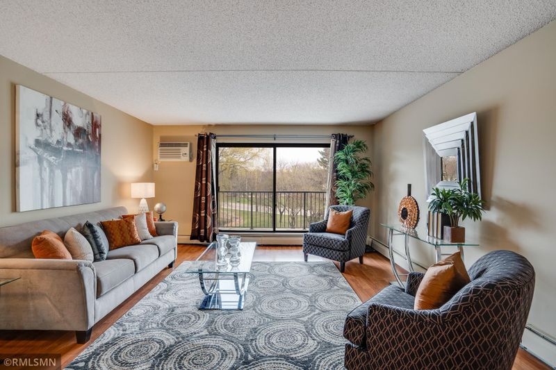 10521 Cedar Lake Rd #319, Minnetonka, MN 55305