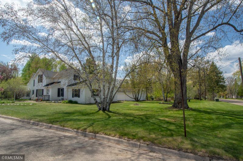 906 15th St SE, Brainerd, MN 56401