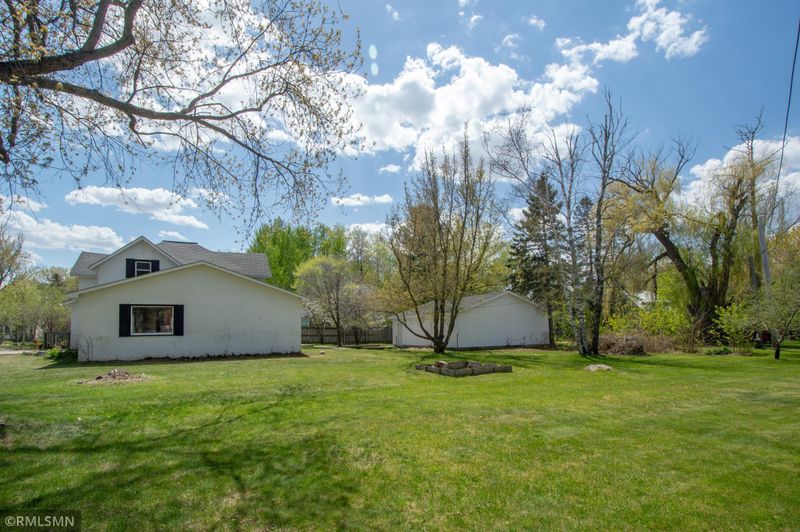 906 15th St SE, Brainerd, MN 56401